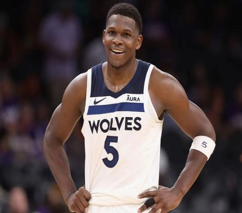 记者：弗里克已向巴萨提夏窗要求，他想要左脚中卫+边锋+9号（记者称弗里克已向巴萨提出夏窗引援清单：希望补强左脚中卫、边锋和9号位）