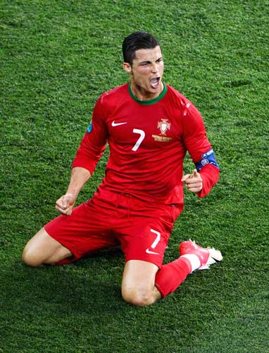 热议U22国足：熊猫杯有亮点但本身弱，教练战术实用却也难（U22国足引热议：熊猫杯有亮点却实力不足，教练战术务实仍难奏效）