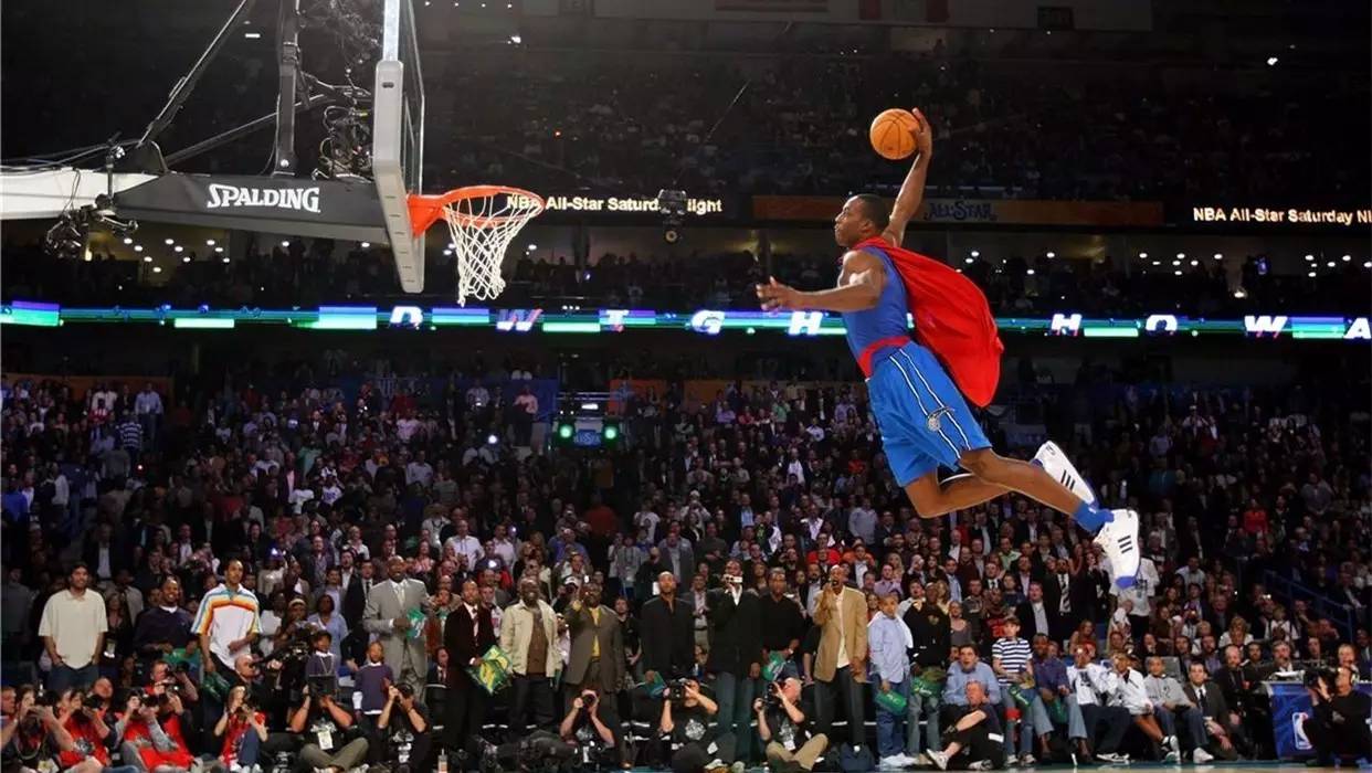 2025中超大结局：海港卫冕申花亚军 梅州亚泰降级（2025中超收官：海港卫冕成功，申花获亚军，梅州与亚泰降级）