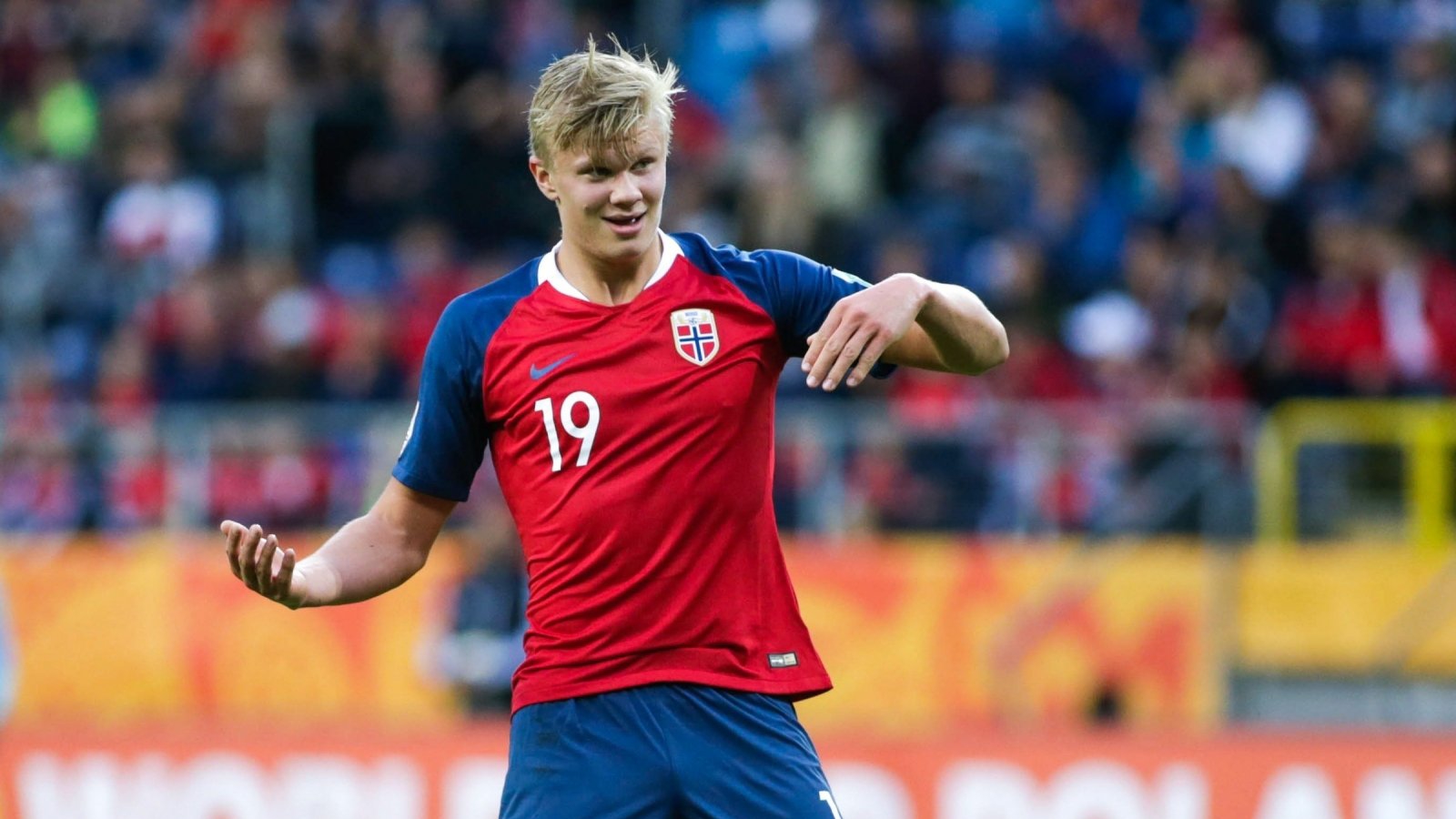 日本队以2-0击败加纳队，堂安律远射破门，阿布受伤离场，日本队近10场全胜，展现强大实力。（日本2-0加纳：堂安律远射建功，阿布伤退，日本近10场全胜展现强势）