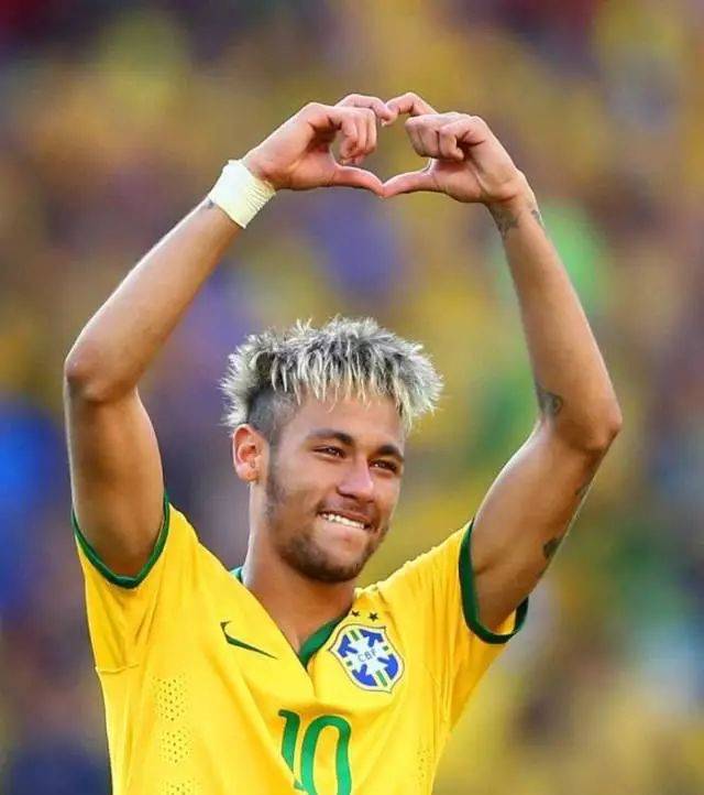 成功转型，米体：库普梅纳斯已成尤文不可或缺的组织型后卫（米体：库普梅纳斯完成转型，已成尤文后防组织核心）