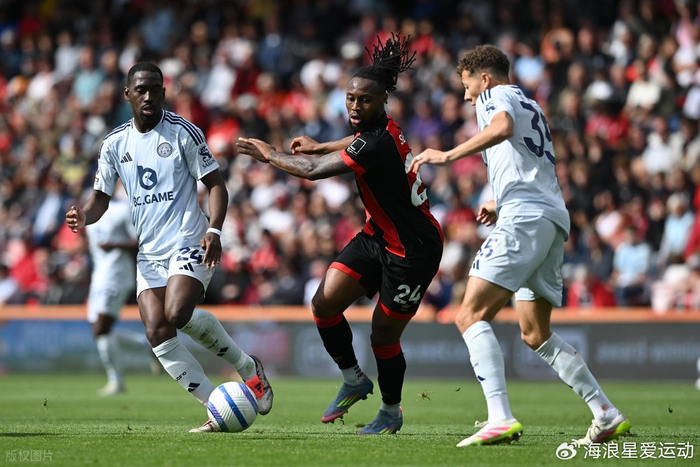 杨文学半场高效10分9篮板，四川篮板压制山东净胜7个（杨文学半场状态火热10分9板，四川篮板比山东多7个）