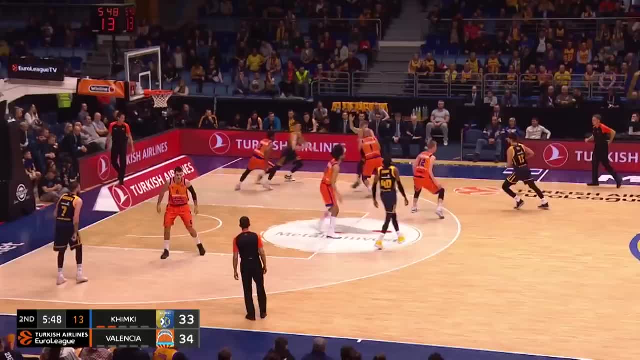 半场：云南1-0西海岸，奥斯卡助攻恩里克闪击（半场战报：云南1-0领先西海岸，奥斯卡助攻恩里克闪电破门）