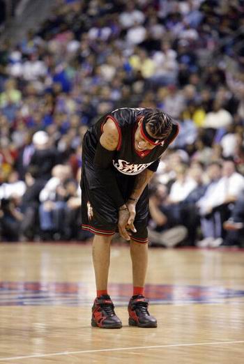 祝贺一下队友！哈登总得分历史前十 比尔INS转发相关海报（队友送上祝贺：哈登跻身历史得分前十，比尔在INS转发海报）