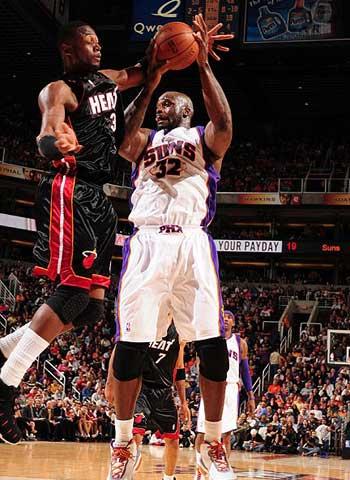 非洲杯半场：马赫雷斯破门，阿尔及利亚1-0十人苏丹（非洲杯半场战报：马赫雷斯建功，阿尔及利亚1-0领先十人苏丹）