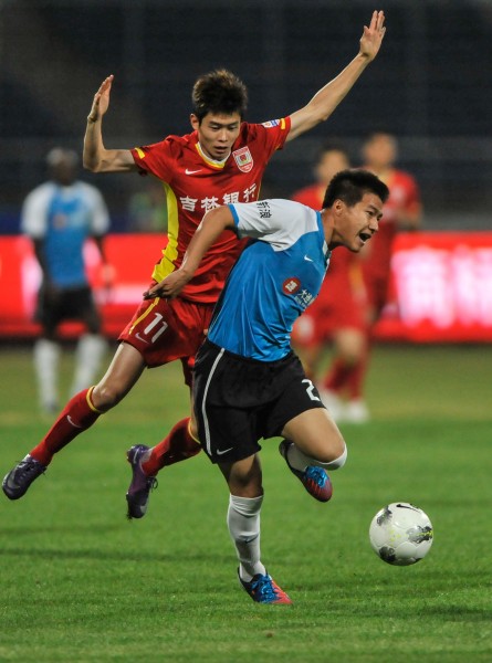 米体：伊尔迪兹因膝盖不适、凯利因背部疼痛缺战克雷莫内塞（米体：伊尔迪兹膝部不适、凯利背痛，两人无缘对阵克雷莫内塞）