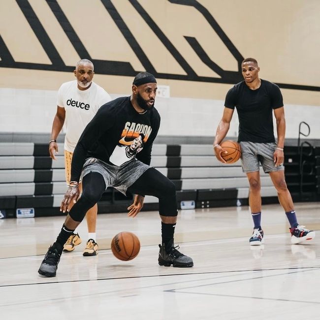 成都上次取胜还是10月17日赢梅州，自那之后6场比赛4平2负（成都自10月17日击败梅州后已6战不胜：4平2负）