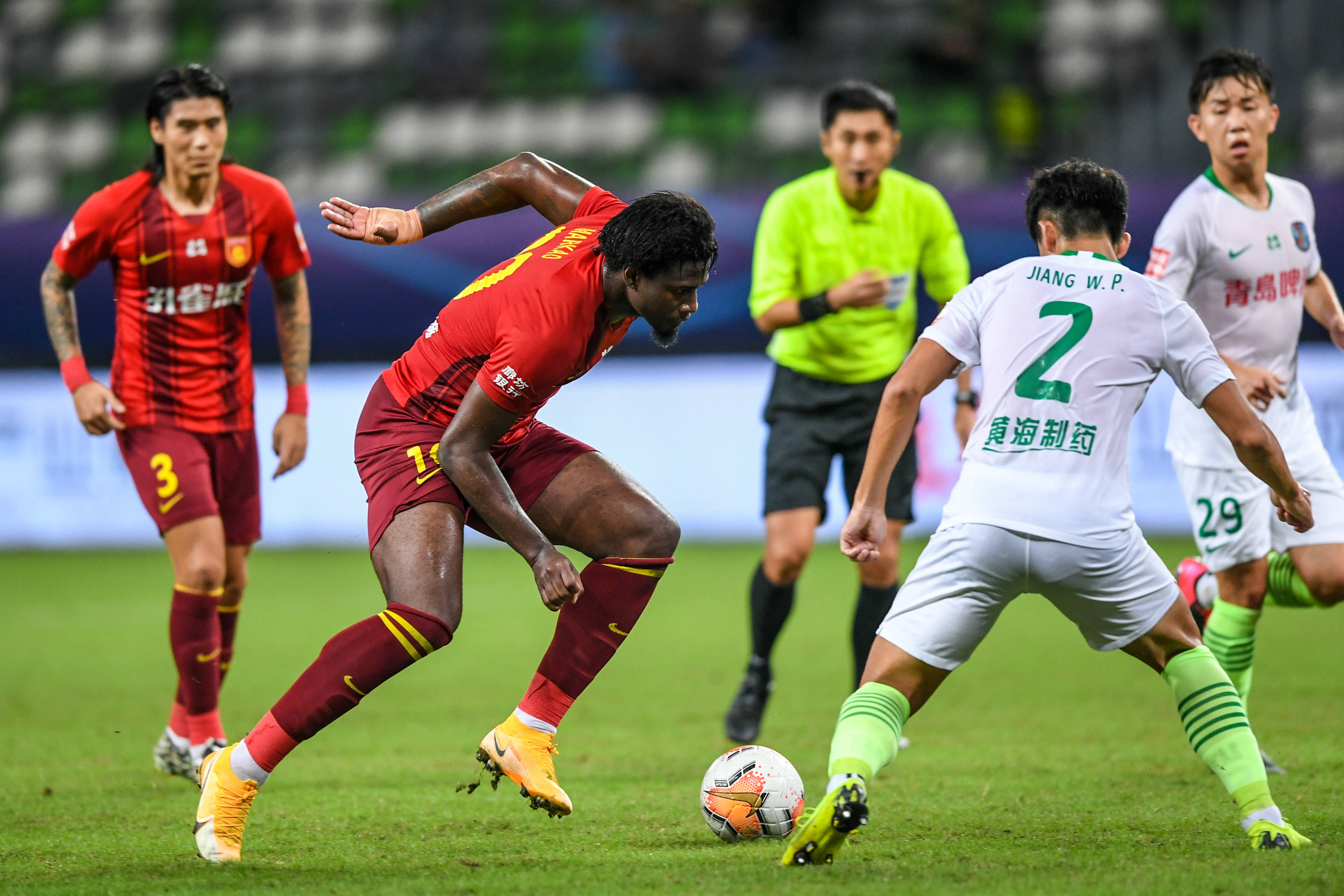 3年蛰伏，1个悬念：郑钦文的2026能否上演王者归来？（三年沉淀，一个问号：2026年郑钦文能否王者归来？）