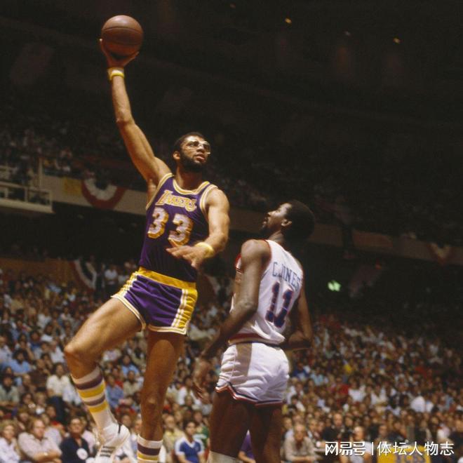 演员阿如那片场钻裤裆道歉引热议（演员阿如那因片场不当举动致歉引发热议）