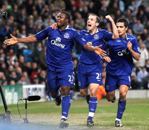 教练公开怒喷裁判，记者会炸裂（教练当众痛斥裁判，记者会火药味十足）