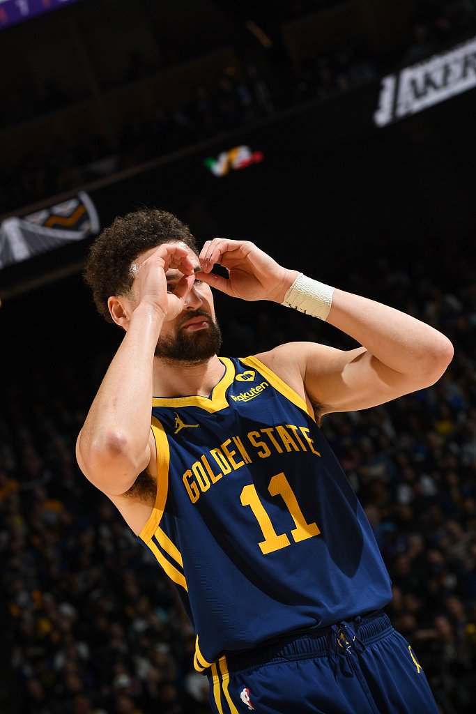 王浩然三分线外11投仅2中，效率低下的表现引发讨论（王浩然外线手感不佳：11投仅2中引发热议）